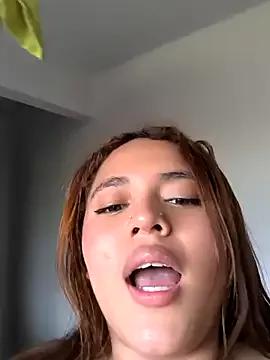 Discover our girls online shows and discover the company of countless livestreamers, with stunning shapes, sex toys and more.