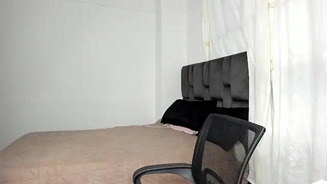 Discover our girls online shows and discover the company of countless livestreamers, with stunning shapes, sex toys and more.