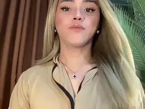 Discover our girls online shows and discover the company of countless livestreamers, with stunning shapes, sex toys and more.