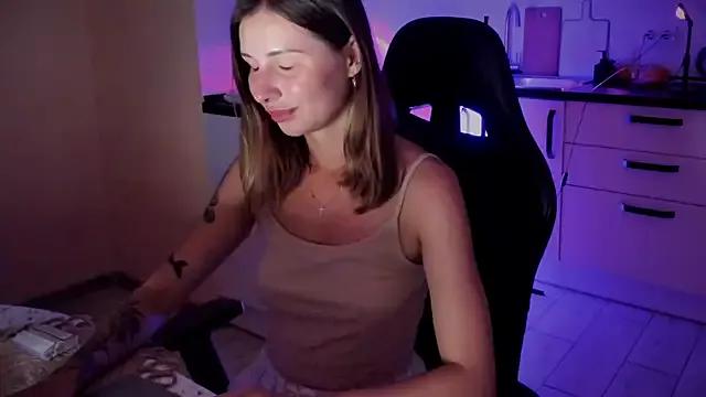 CallMeKira from StripChat
