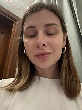 CallMeKira from StripChat