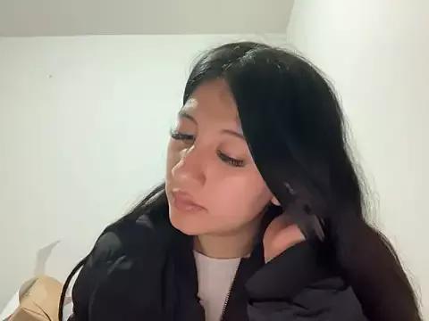 Discover our girls online shows and discover the company of countless livestreamers, with stunning shapes, sex toys and more.