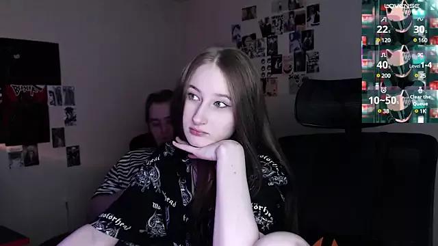 Discover our girls online shows and discover the company of countless livestreamers, with stunning shapes, sex toys and more.