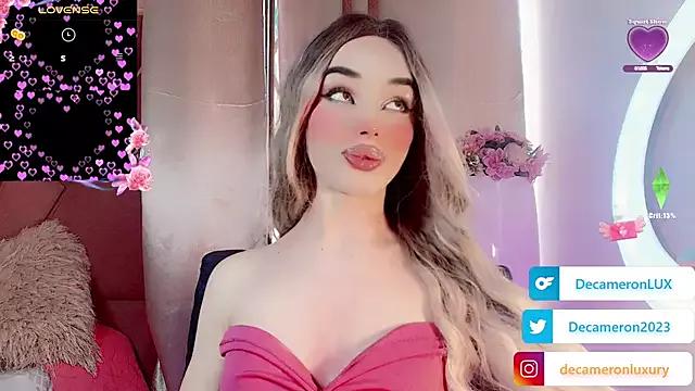 Discover our girls online shows and discover the company of countless livestreamers, with stunning shapes, sex toys and more.