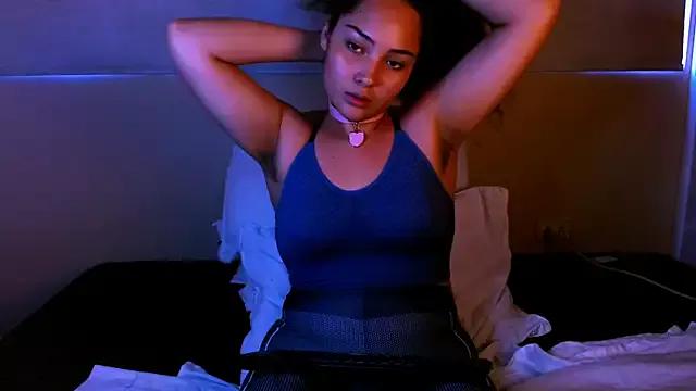 Discover our girls online shows and discover the company of countless livestreamers, with stunning shapes, sex toys and more.