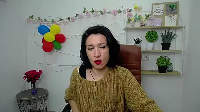 Discover our girls online shows and discover the company of countless livestreamers, with stunning shapes, sex toys and more.