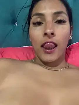 Discover our girls online shows and discover the company of countless livestreamers, with stunning shapes, sex toys and more.