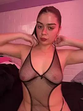 Discover our girls online shows and discover the company of countless livestreamers, with stunning shapes, sex toys and more.