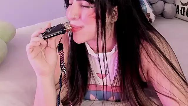 Discover our girls online shows and discover the company of countless livestreamers, with stunning shapes, sex toys and more.