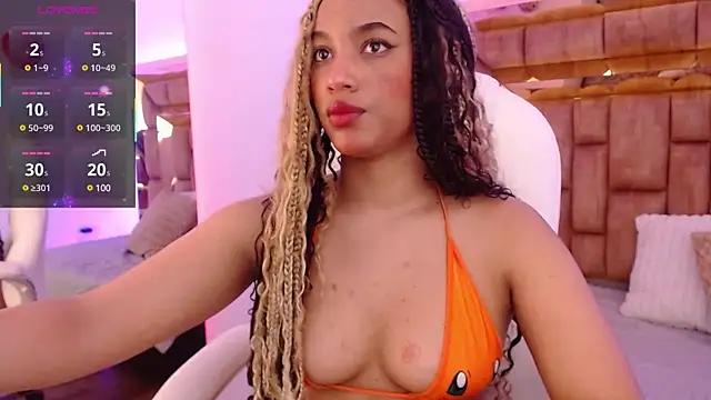 Discover our girls online shows and discover the company of countless livestreamers, with stunning shapes, sex toys and more.