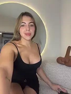 Discover our girls online shows and discover the company of countless livestreamers, with stunning shapes, sex toys and more.