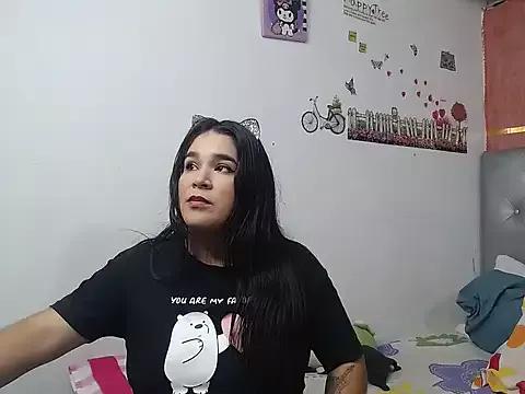 Discover our girls online shows and discover the company of countless livestreamers, with stunning shapes, sex toys and more.