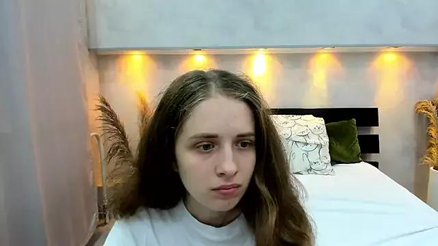 Discover our girls online shows and discover the company of countless livestreamers, with stunning shapes, sex toys and more.