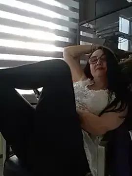 Discover our girls online shows and discover the company of countless livestreamers, with stunning shapes, sex toys and more.