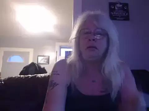 canadiancougar1965 from StripChat