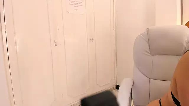 CandelaMartineez from StripChat is Freechat