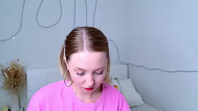 CandiceKingz from StripChat is Freechat