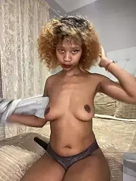Discover our girls online shows and discover the company of countless livestreamers, with stunning shapes, sex toys and more.