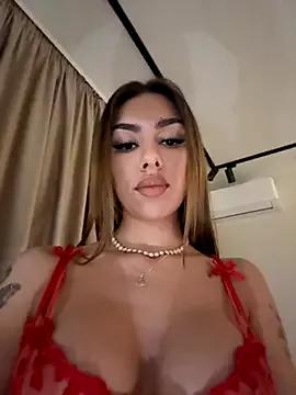 Discover our girls online shows and discover the company of countless livestreamers, with stunning shapes, sex toys and more.