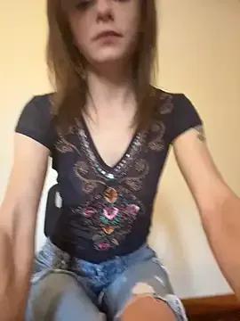 Discover our girls online shows and discover the company of countless livestreamers, with stunning shapes, sex toys and more.