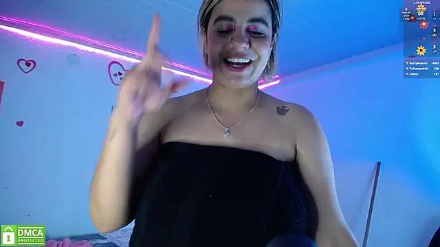 Discover our girls online shows and discover the company of countless livestreamers, with stunning shapes, sex toys and more.