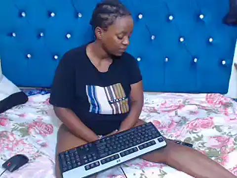 Discover our girls online shows and discover the company of countless livestreamers, with stunning shapes, sex toys and more.
