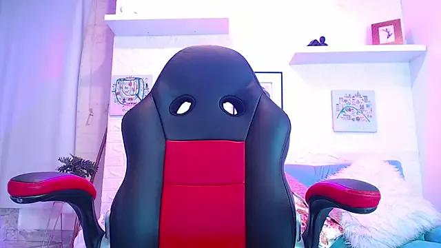 Discover our girls online shows and discover the company of countless livestreamers, with stunning shapes, sex toys and more.