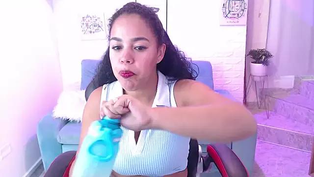 Discover our girls online shows and discover the company of countless livestreamers, with stunning shapes, sex toys and more.