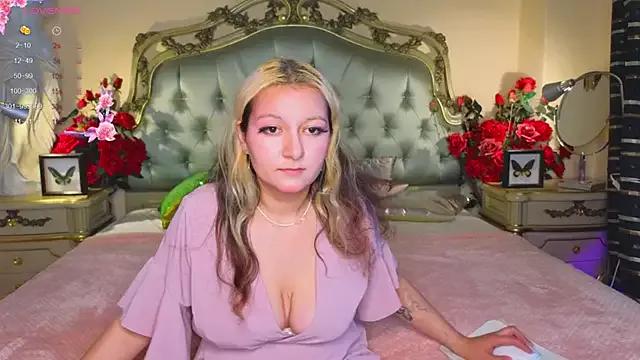 Discover our girls online shows and discover the company of countless livestreamers, with stunning shapes, sex toys and more.