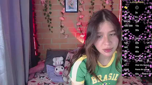 Discover our girls online shows and discover the company of countless livestreamers, with stunning shapes, sex toys and more.