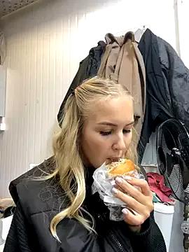 CandyVice from StripChat is Freechat