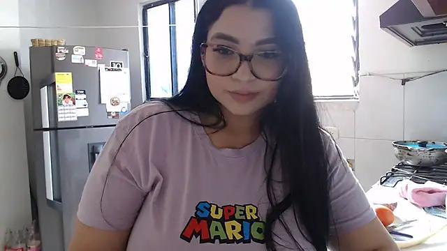Discover our girls online shows and discover the company of countless livestreamers, with stunning shapes, sex toys and more.