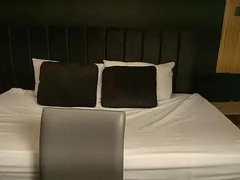 Canelitahott_ from StripChat is Freechat