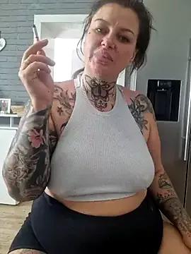 Discover our girls online shows and discover the company of countless livestreamers, with stunning shapes, sex toys and more.