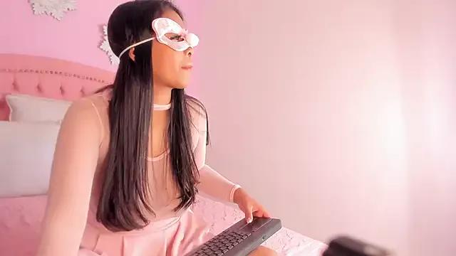 Discover our girls online shows and discover the company of countless livestreamers, with stunning shapes, sex toys and more.