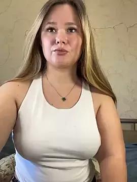 Discover our girls online shows and discover the company of countless livestreamers, with stunning shapes, sex toys and more.