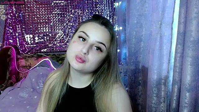 Discover our girls online shows and discover the company of countless livestreamers, with stunning shapes, sex toys and more.