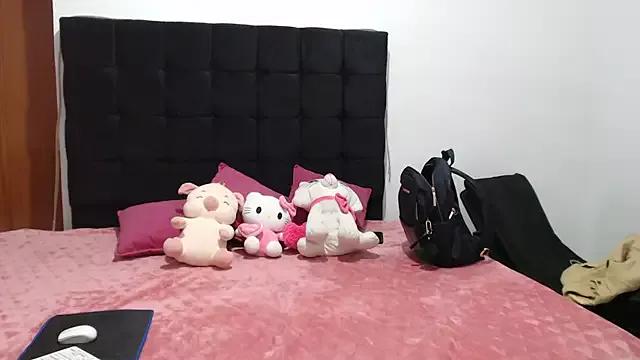 Discover our girls online shows and discover the company of countless livestreamers, with stunning shapes, sex toys and more.