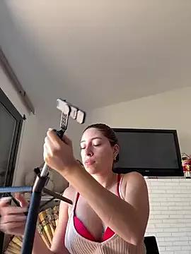 Discover our girls online shows and discover the company of countless livestreamers, with stunning shapes, sex toys and more.