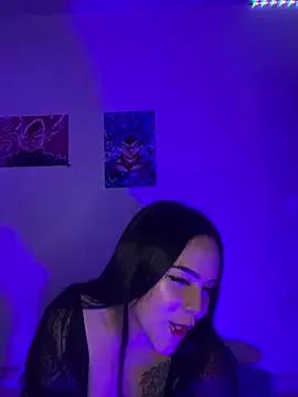 Discover our girls online shows and discover the company of countless livestreamers, with stunning shapes, sex toys and more.