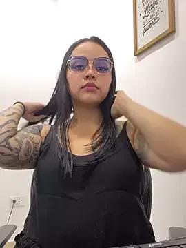 Discover our girls online shows and discover the company of countless livestreamers, with stunning shapes, sex toys and more.
