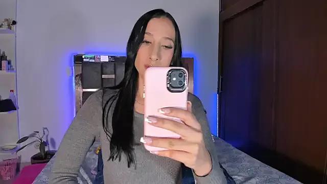 Discover our girls online shows and discover the company of countless livestreamers, with stunning shapes, sex toys and more.