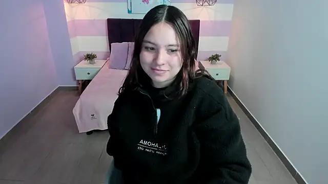 Discover our girls online shows and discover the company of countless livestreamers, with stunning shapes, sex toys and more.