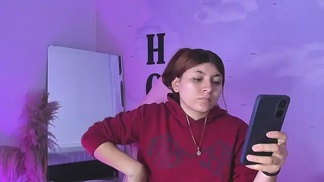 Discover our girls online shows and discover the company of countless livestreamers, with stunning shapes, sex toys and more.