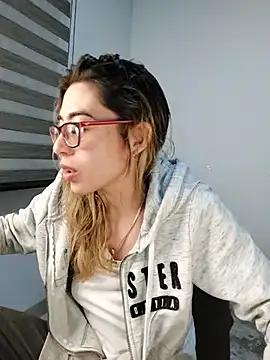 Discover our girls online shows and discover the company of countless livestreamers, with stunning shapes, sex toys and more.