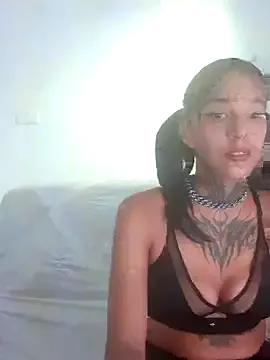 Discover our girls online shows and discover the company of countless livestreamers, with stunning shapes, sex toys and more.