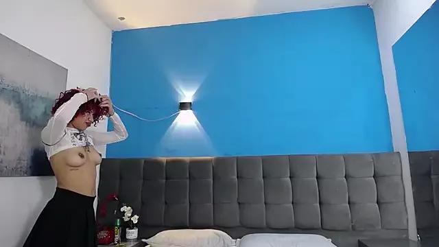 Discover our girls online shows and discover the company of countless livestreamers, with stunning shapes, sex toys and more.
