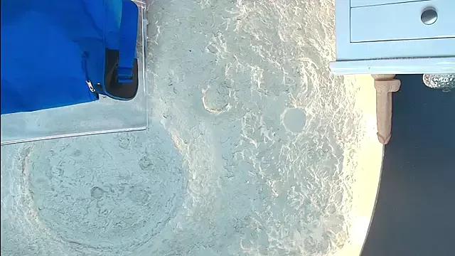 Discover our girls online shows and discover the company of countless livestreamers, with stunning shapes, sex toys and more.