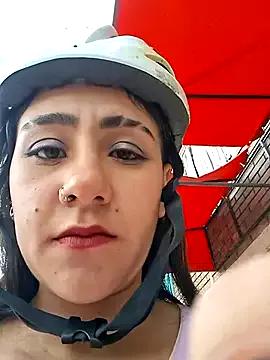 CAROLINE__21 from StripChat is Freechat