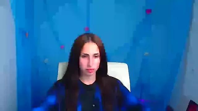 Discover our girls online shows and discover the company of countless livestreamers, with stunning shapes, sex toys and more.